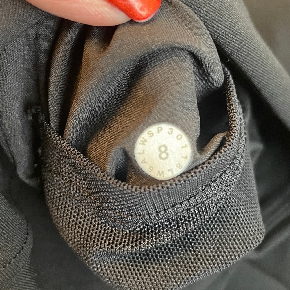 Lululemon on the fly pants 28” - Picture 11 of 11